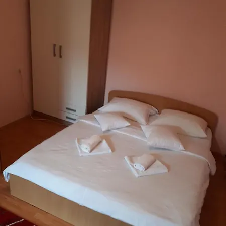 Apartman Iva *